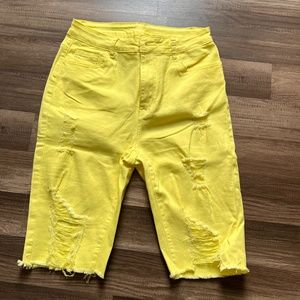 Yellow Bermuda ripped shorts, WOMEN size 31